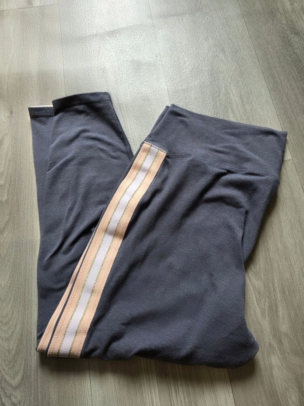 Old Navy Active Gray Cropped Leggings With Peach Gold Stripes XXL Go-Dry